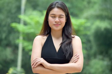 İnatçı bir Asyalı Genç Yetişkin Kadın