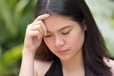 Endişeli Güzel Bir Kadın