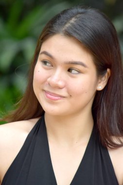 Bir Wondering Genç Asya Kadın