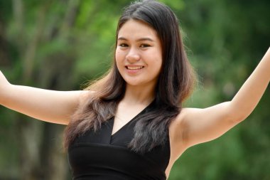 Bir Yetişkin Kadın Dansı