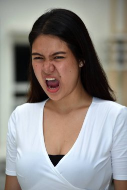 Stresli, Asyalı, genç bir kadın.