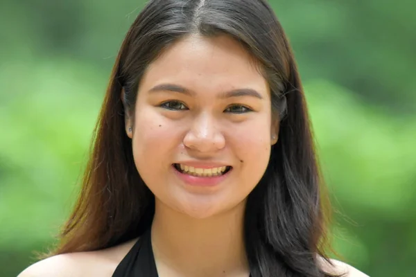 Une belle Philippine souriante Femme — Photo