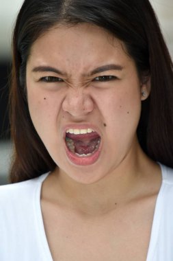 Stresli Asyalı Genç Bir Kadın