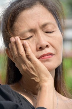 Uykulu bir kadın kıdemli