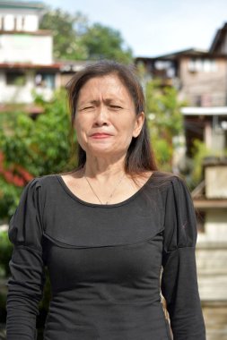 Endişeli bir Son Sınıf Kadın