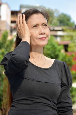 Bir Bunak ve Kıdemli Çeşitli Kadın