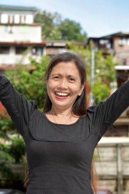 Bir Asyalı Yaşlı ve Özgürlük Kadını