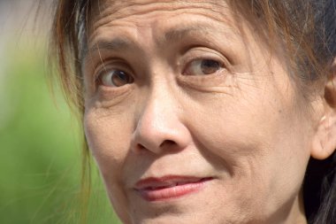 Ciddi bir bayan kıdemli büyükanne.