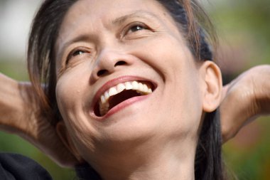 Emekli Değişik bir Büyükanne ve Özgürlük