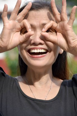 Bir Yaşlı Kadın Görünümü