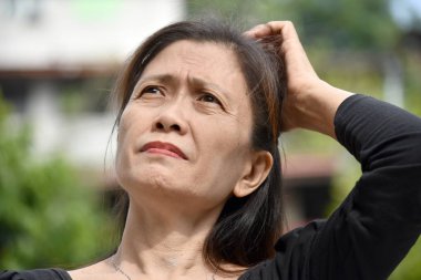 Karışık bir kadın kıdemli