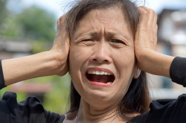 Sessiz bir kadın kıdemli büyükanne.