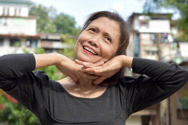 Mutlu Yaşlı Bir Yaşlı Kadın Sunbae