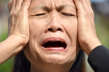 Alzheimer 'lı Farklı Bir Kadın Sunucu