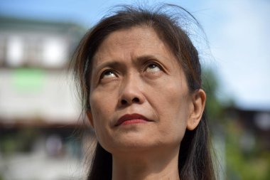 Alzheimer olan bir kadın