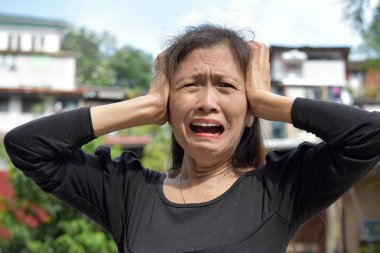 Bir Yaşlı Kadın Ve Sessizlik