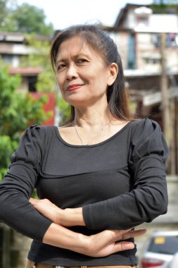 Ciddi bir Filipinli.