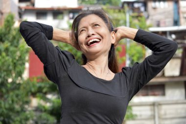 Kıdemli Çeşitli Bir Kadın ve Özgürlük