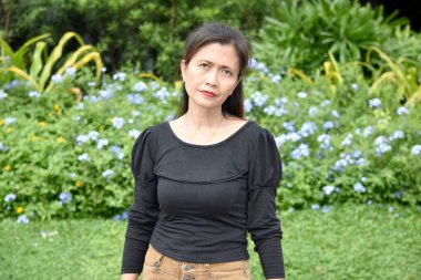 Ciddi Emekli Değişik Bir Büyükanne