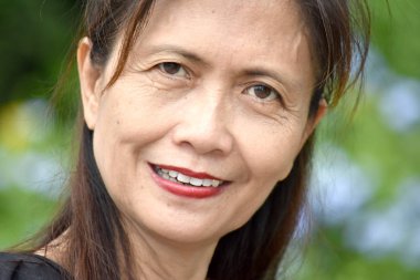 Mutlu Emekli Azınlık Üst Düzey Kadın