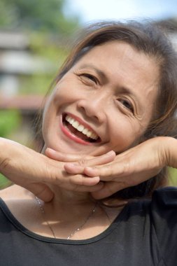 Kıdemli Azınlık Kadın ve Mutluluk