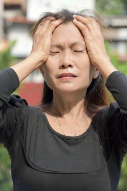 Stresli Kıdemli Azınlık Kişisi