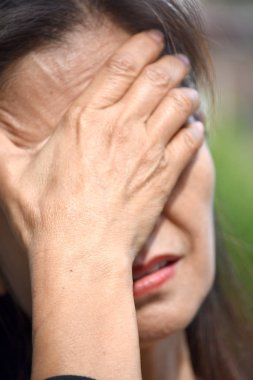 Stresli bir Filipina kişi