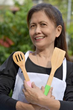 Filipinli Şefin Utensilli Portresi