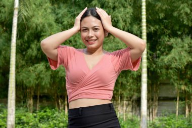 Unutkan Genç Asyalı Bir Kişi