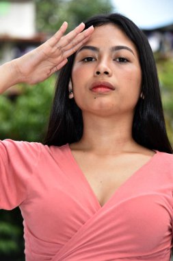 Genç Bir Azınlık Kadın Selamlama