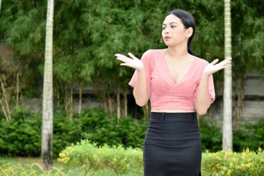 Bir kararsız yetişkin kadın