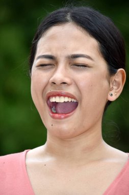 Stresli bir Asyalı kadın