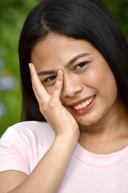 A Shy Genç Çeşitli Kadın