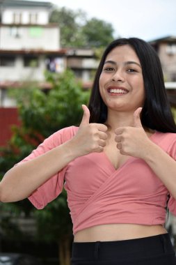 Gururlu Bir Genç Kadın