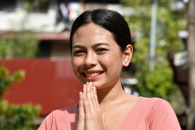 Dua güzel bir azınlık kadın