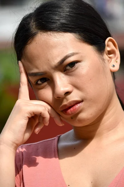 Asya Yetişkin kadın bir karar