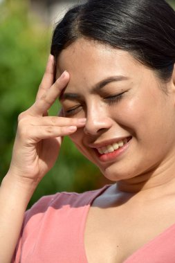 Stres Altında Bir Genç Asyalı Kadın