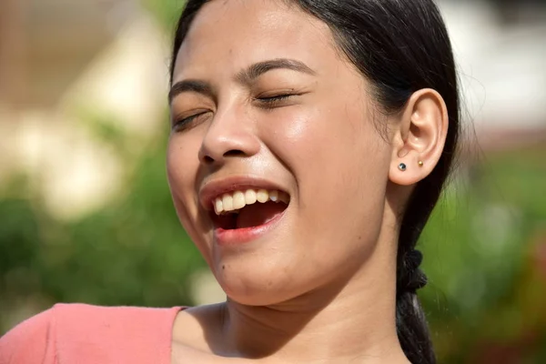 Seorang Fun Filipina Dewasa Perempuan — Stok Foto