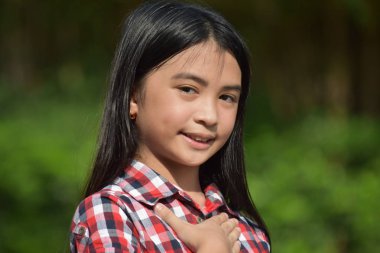 Bir Petite Çeşitli Kadın Ve Takdir