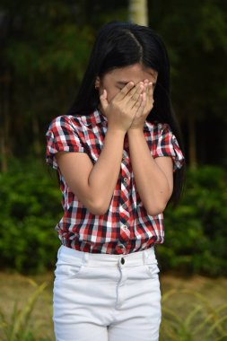 Depresif bir Filipina kişi