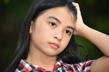 Endişeli Bir Kız Çocuk