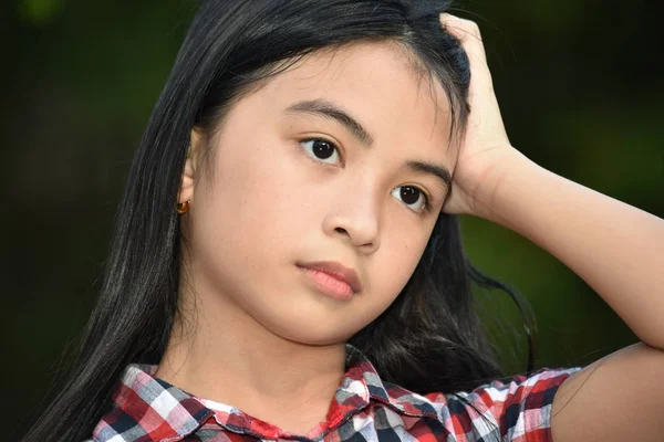 Endişeli Bir Kız Çocuk