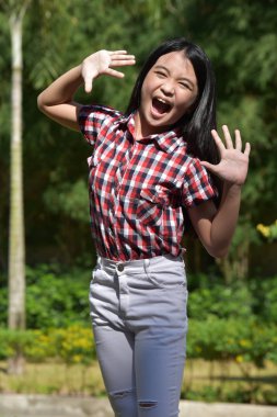 Bir Petite Çeşitli Tween Gülüyor