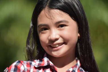 Bir Gülümseyen Oldukça Çeşitli Kadın