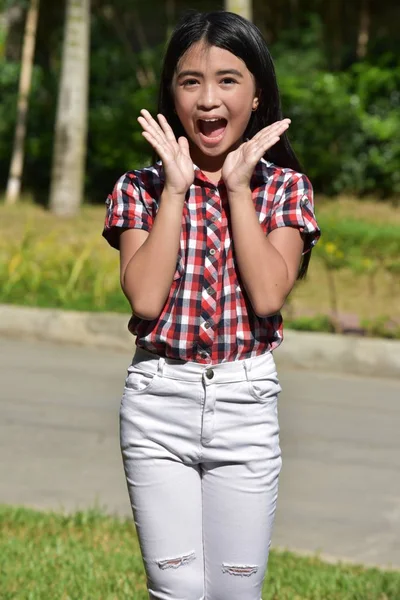 A Surprised Genç Azınlık Kadın Çocuk