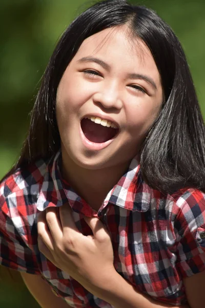 Bir Kız Çocuk Gülüyor