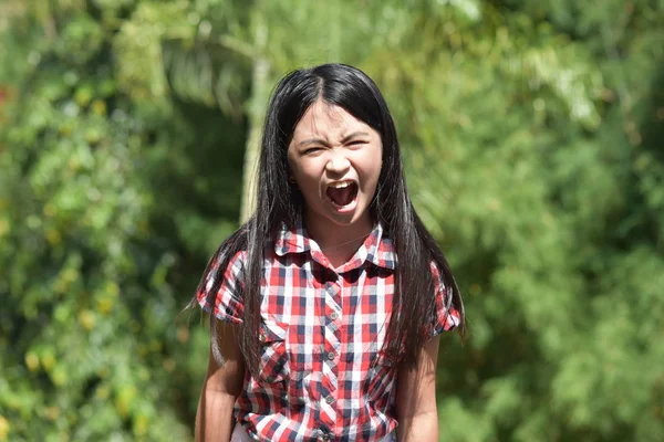 Sevimli Filipinli Kadın Shouting