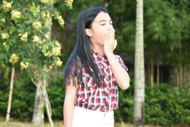 Bir Esneme Güzel Kız