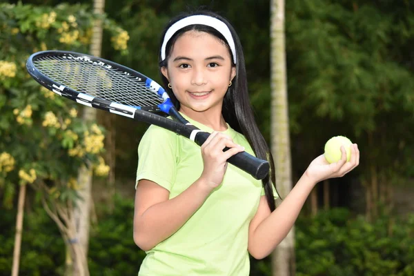 幸せな女の子テニスプレーヤー — ストック写真