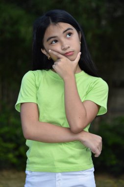 Genç Çeşitli Kız Bir Karar Verme